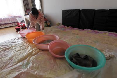 四平楼上漏水，住户失联，小区没物管，业主维权难！律师来支招……